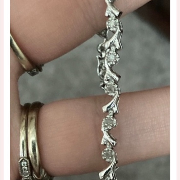 Diamond Bracelet in 10K white gold, 7 inches need an extender for larger - Picture 2 of 8